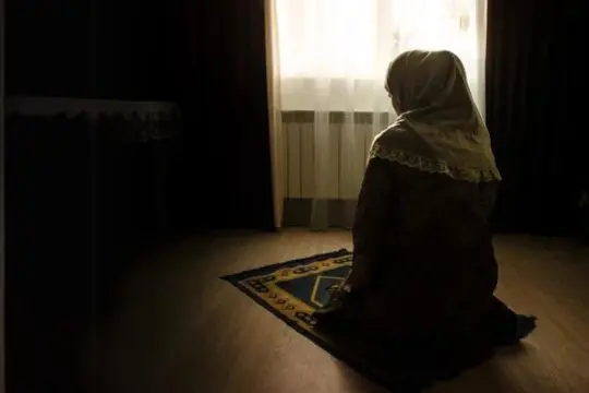 Zareen Imam Muslim Lady Praying